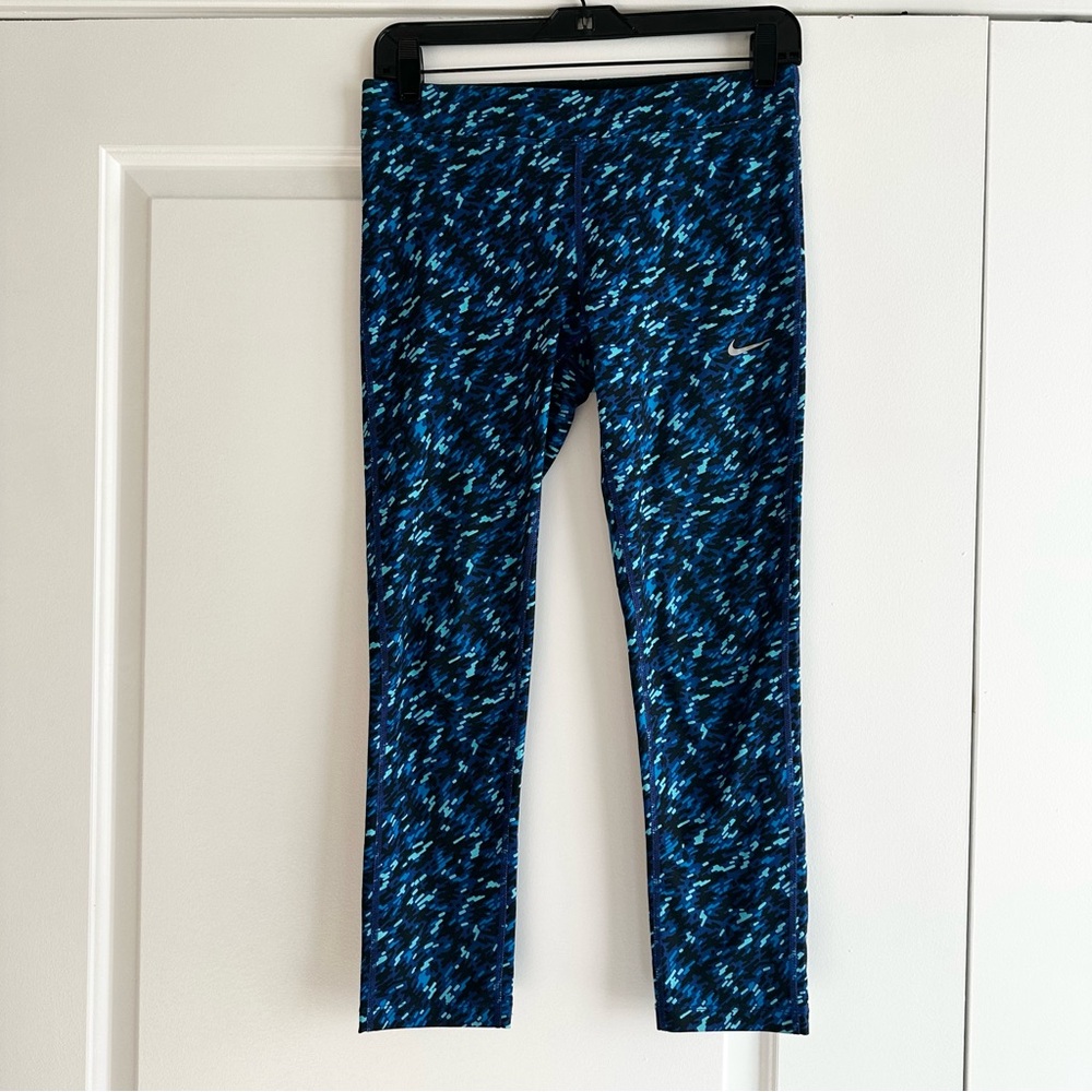 Nike Dri-Fit Blue and Black Patterned Cropped Leggings